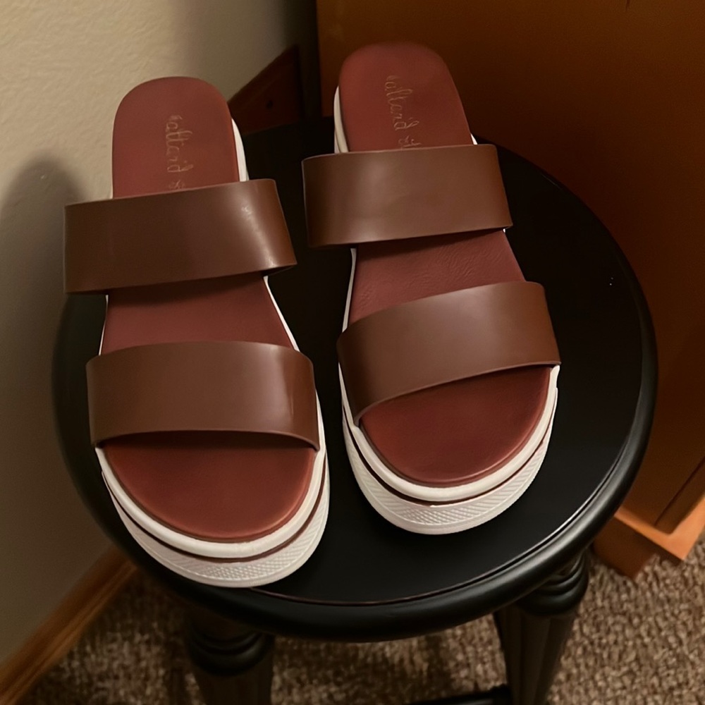 Platform sandals